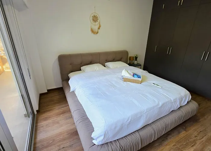 Steps To - Modern With 1gb Wi-fi Larnaca