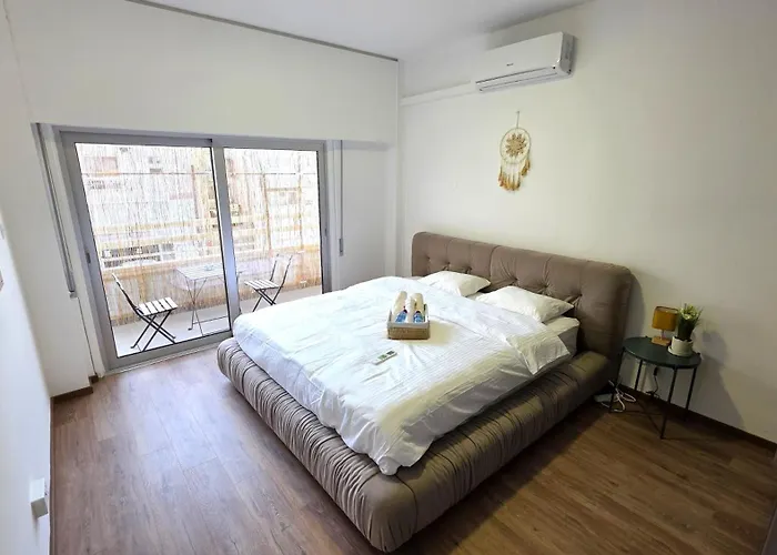 Steps To - Modern With 1gb Wi-fi Apartment Larnaca