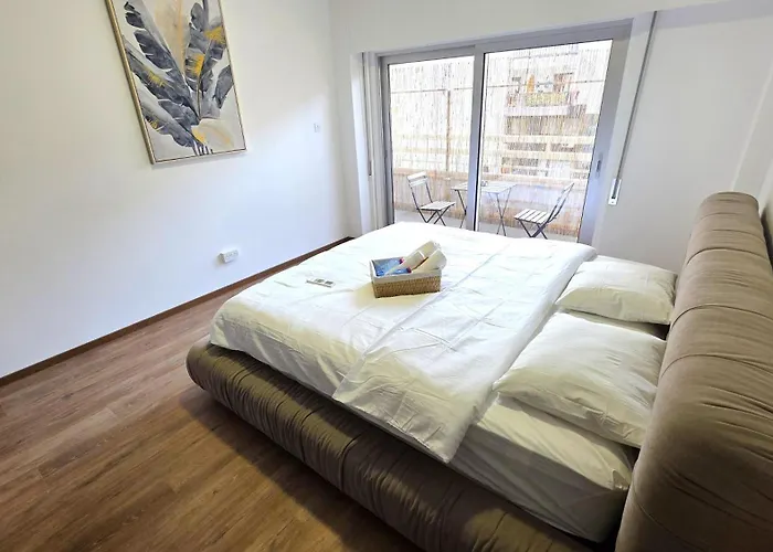 Steps To - Modern With 1gb Wi-fi Apartment *