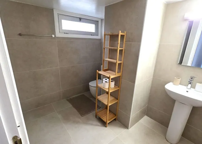 Apartment Steps To - Modern With 1gb Wi-fi Larnaca