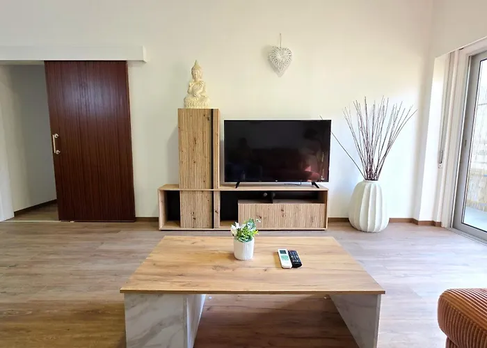 Steps To - Modern With 1gb Wi-fi Larnaca