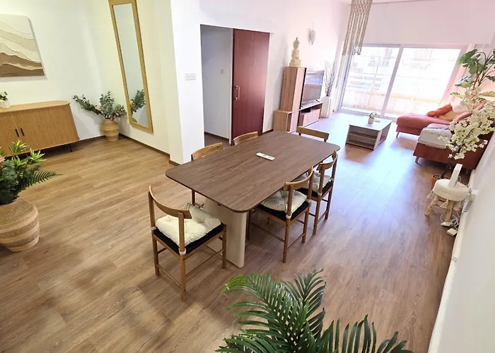 Steps To - Modern With 1gb Wi-fi Apartment *