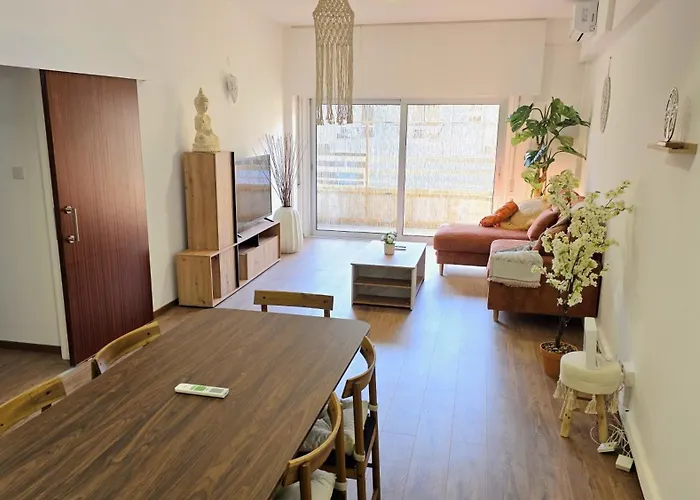 Steps To - Modern With 1gb Wi-fi Apartment Larnaca