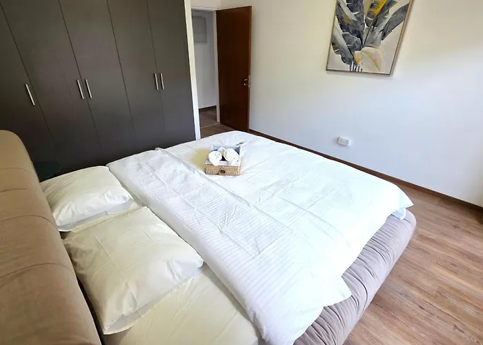 Steps To - Modern With 1gb Wi-fi Apartment